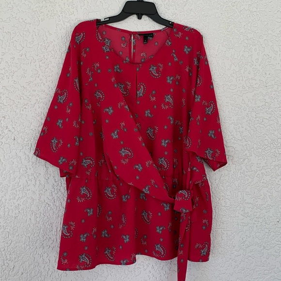 Lane Bryant Tops - Lane Bryant soft paisley top/blouse short sleeves size 24